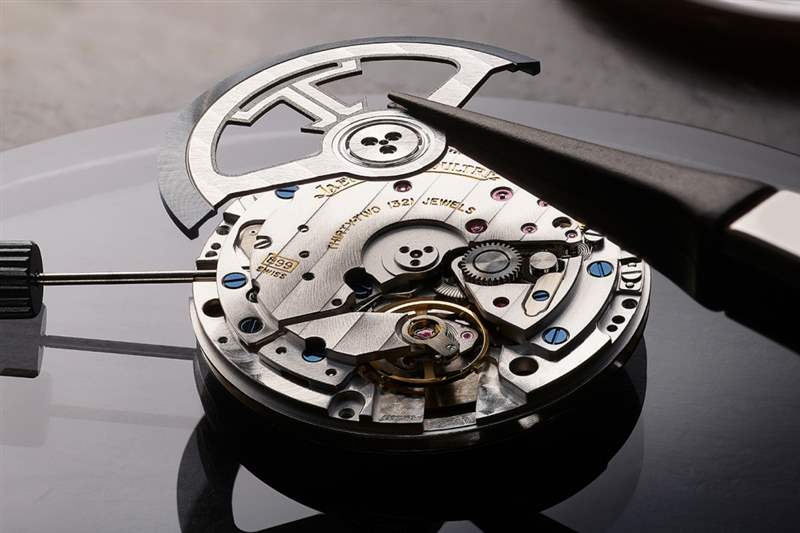 積家2022最新Polaris Date運動系橄欖綠面極吸引?-復刻表