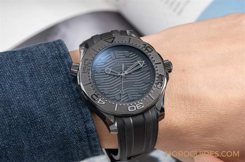 一身黑也要有層次|歐米茄陶瓷黑海馬Seamaster Diver 300M Black Black-復刻表