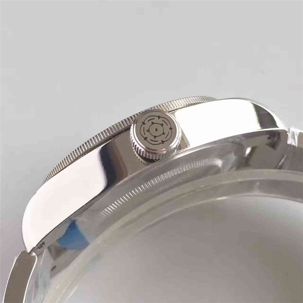 ZF廠帝舵碧灣系列M79230R-0003小紅盾復(fù)刻表做工怎么樣-復(fù)刻表