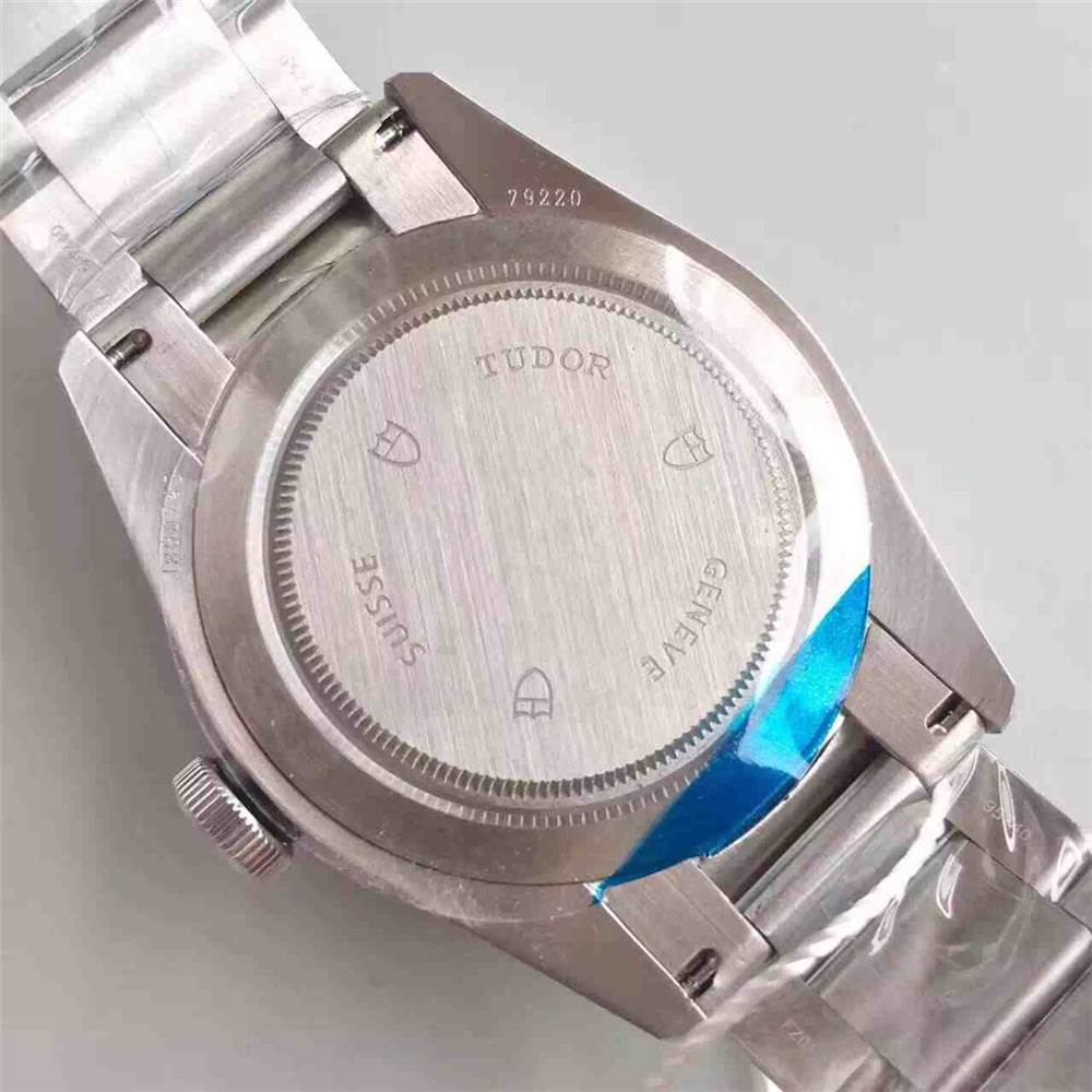 ZF廠帝舵碧灣系列M79230R-0003小紅盾復(fù)刻表做工怎么樣-復(fù)刻表