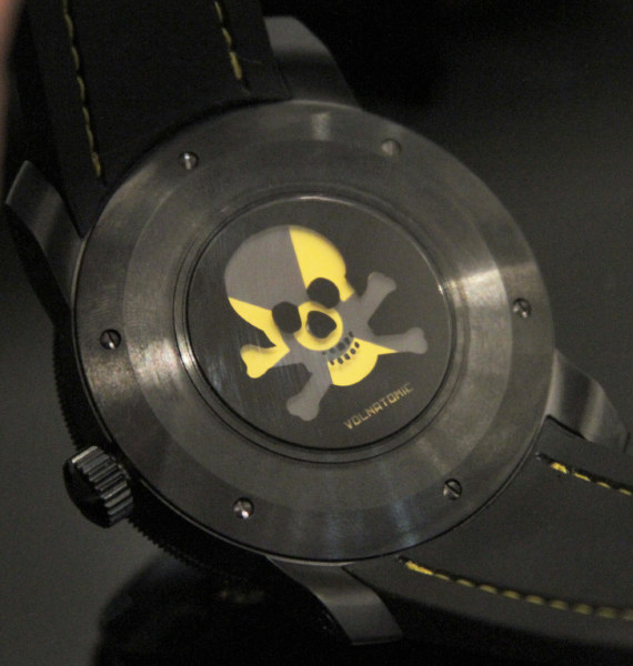 Volna Volntatomic watch back Volna Volnatomic放射性藝術(shù)表盤的手表-復(fù)刻表