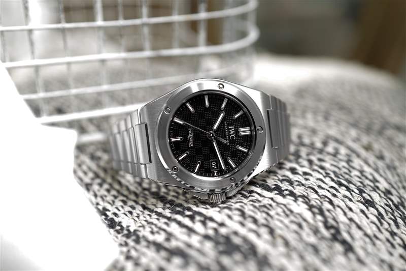 推出全新萬國工程師自動腕表40-復(fù)刻表