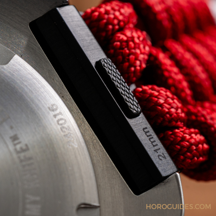 配備編織傘繩帶&nbsp;最潮限量款也是超級工具表-復刻表